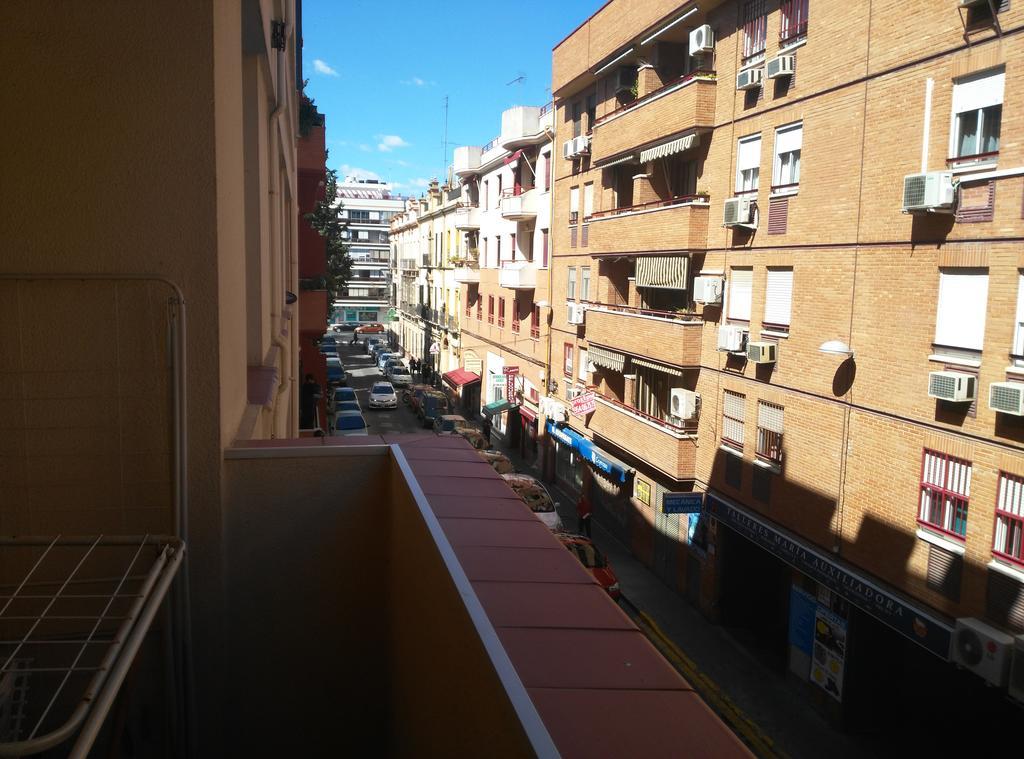 Centrico Donkey Parking Apartment Seville Exterior photo