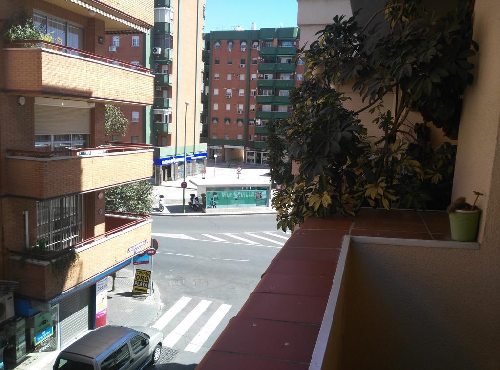 Centrico Donkey Parking Apartment Seville Exterior photo